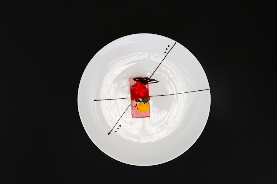 Dessert pâtissier élégamment dressé à l'assiette
