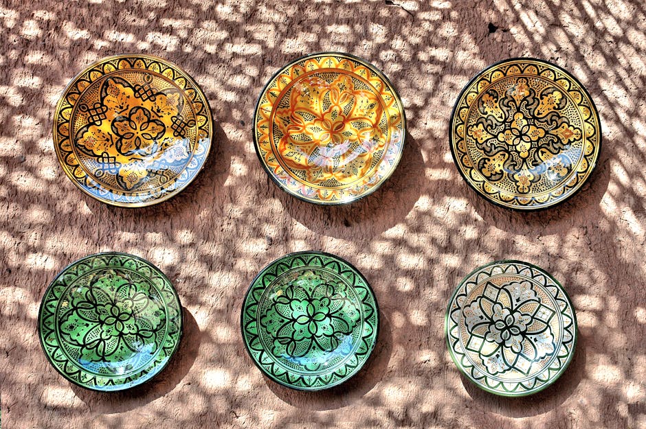 Assortiment d'épices typiquement marocaines sur une assiette